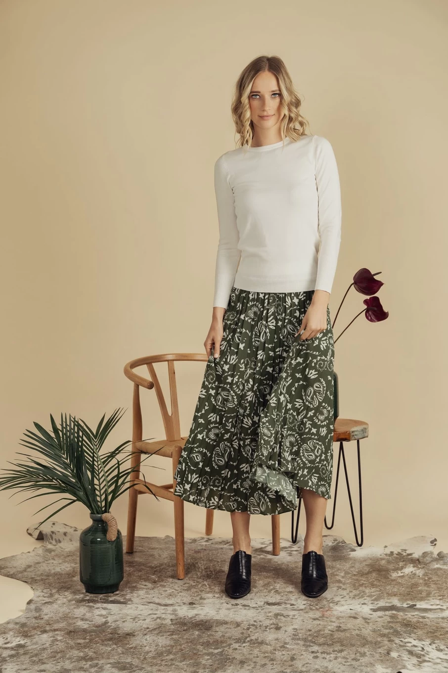 Pose Women's Green Paisley Pleated Midi Skirt with Banded Hem - 37" Length