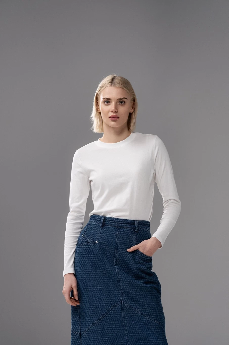MELI Women's Classic White Long Sleeve T-Shirt - Timeless Comfort & Style