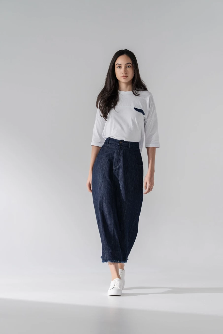 MELI Women's Pocket T-Shirt - Comfortable White and Navy Casual Tee for Everyday Wear