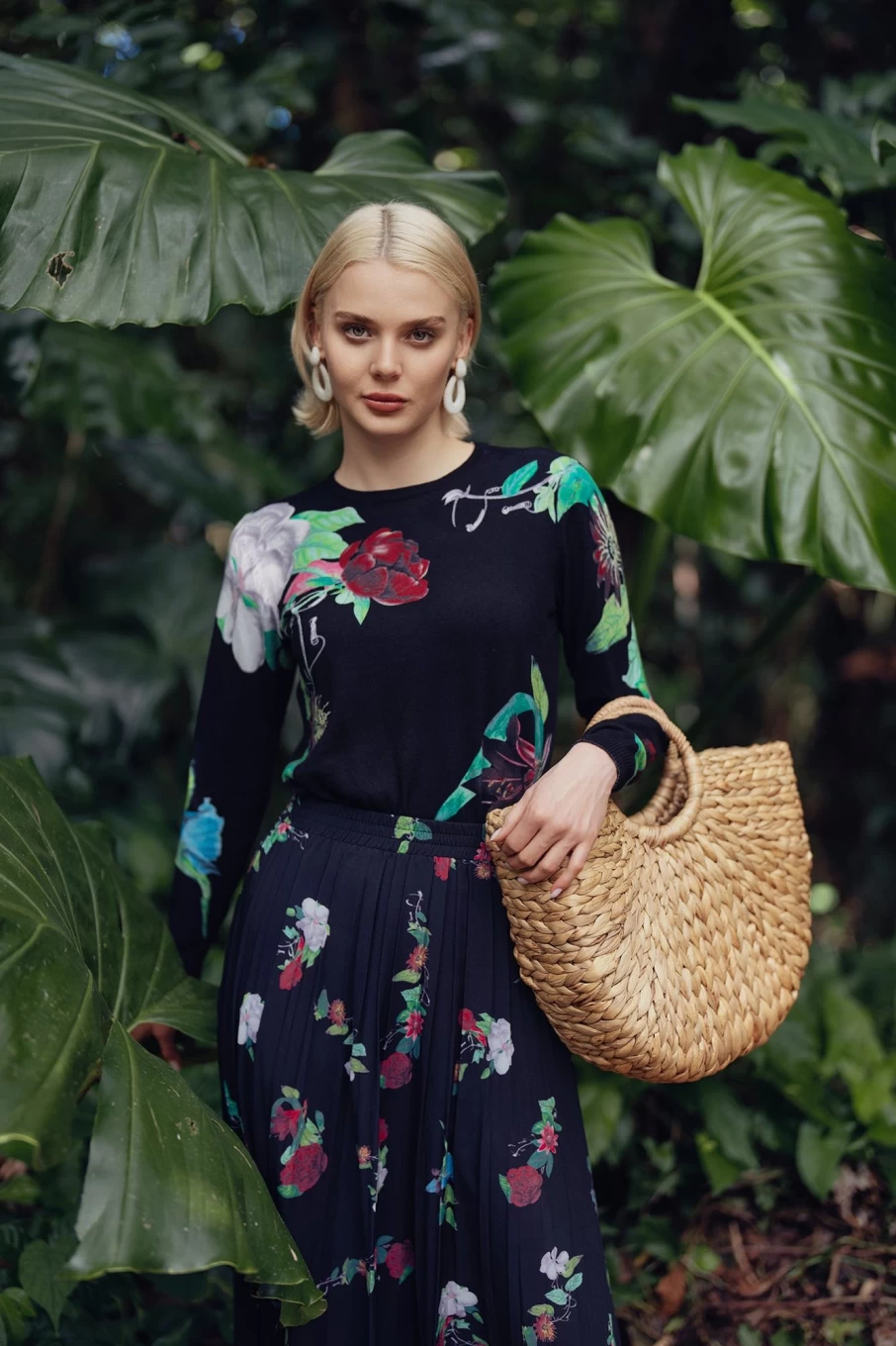 VAARA Women's Floral Print Sweater - Elegant Bunch Flower Design Knitwear