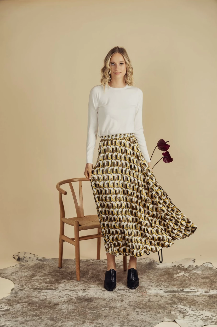 Pose Women's Gold Geometric Print Pleated Midi Skirt with Elastic Waistband - 37" Length