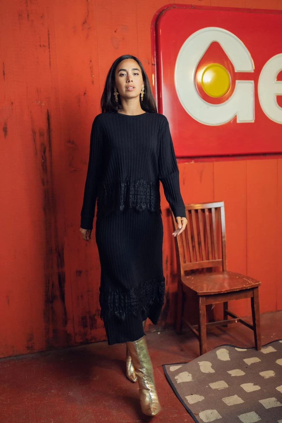 POSE Women's Elegant Black Lace Trim Skirt - Stylish & Comfortable